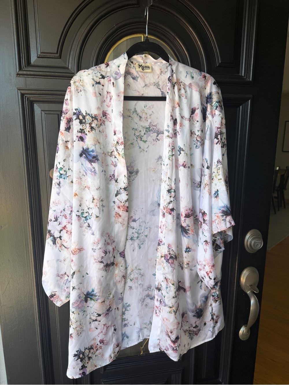 Lightweight Floral Kimono robe - White Multi